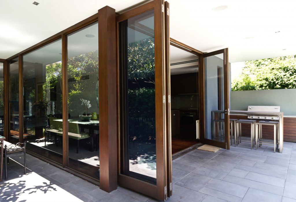 ประตูหน้าบ้าน