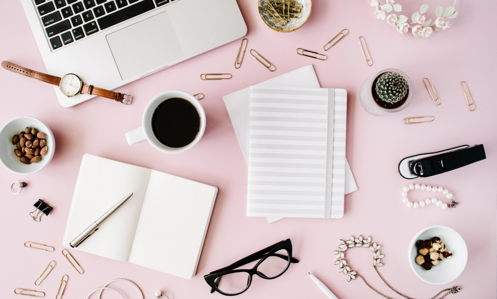 จัดโต๊ะทํางานให้เป็นระเบียบ