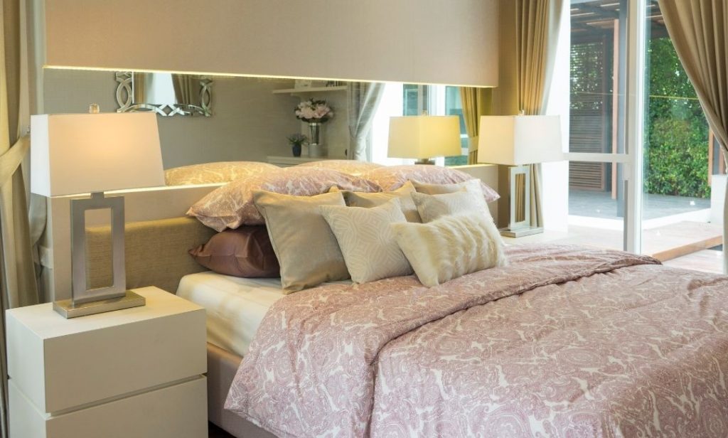 โคมไฟตั้งโต๊ะ