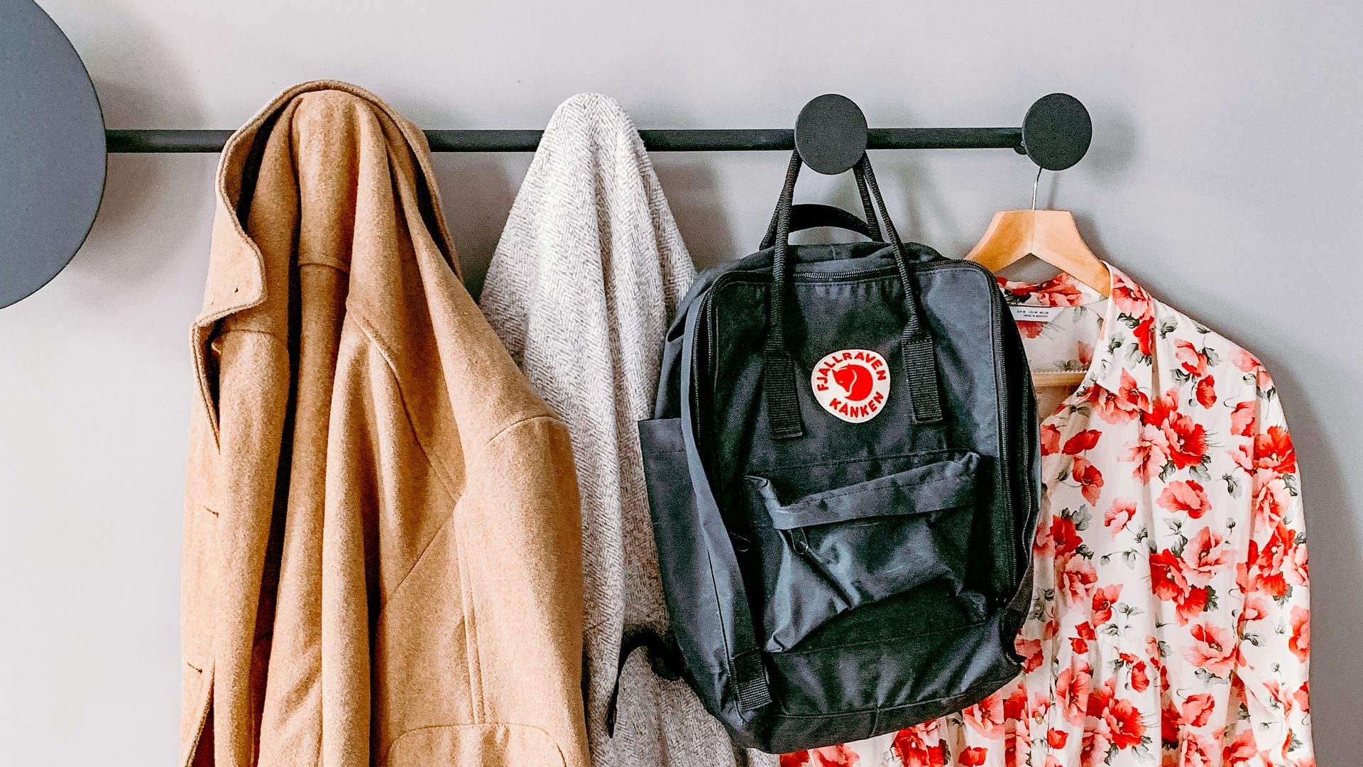 เก็บเสื้อผ้า ไม่มีตู้เสื้อผ้า