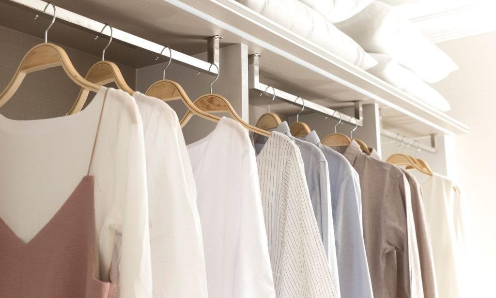 ตู้เสื้อผ้าขนาดเล็ก