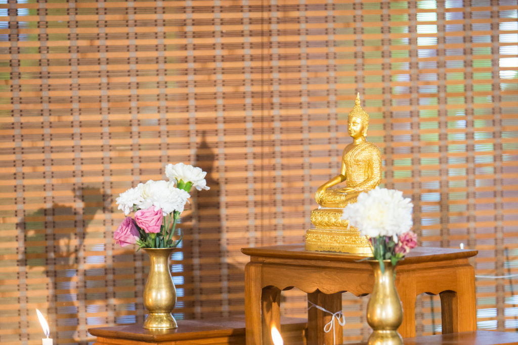 ห้องพระติดห้องน้ำ