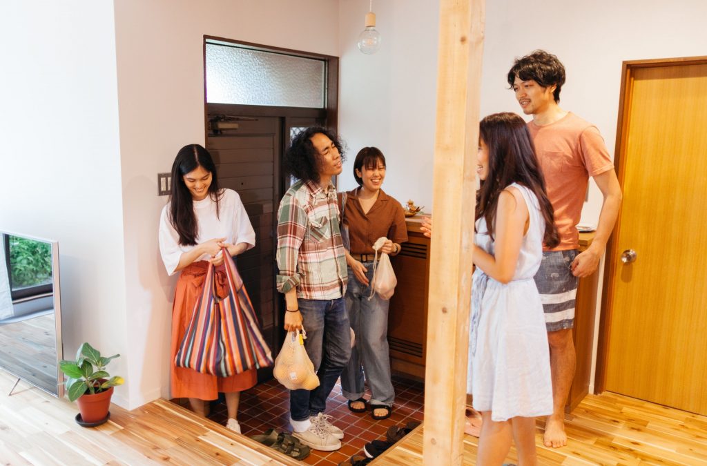 ขึ้นบ้านใหม่แบบประหยัด