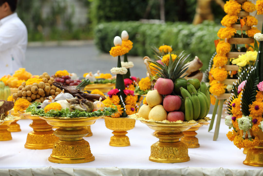 ไหว้เจ้าที่กลางแจ้ง